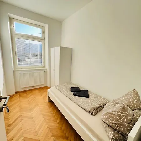 Apartament One 3 - Rebuli In 3 Leitendorf
